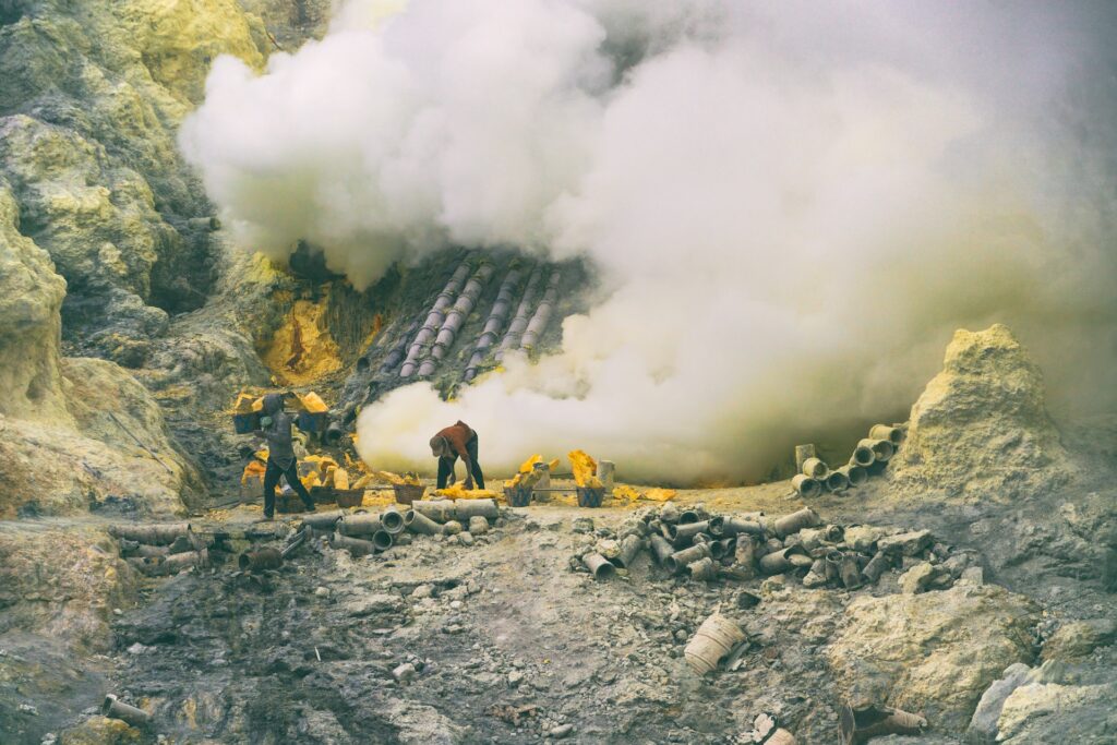 Вулкан Кава Иджен: Природное чудо Индонезии